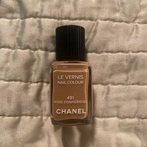 Chanel Le Vernis nail colour Rose Confidentiel 491